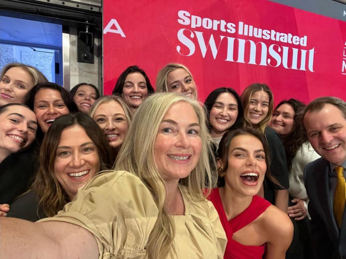 The SI Swimsuit team, and models Olivia Dunne, Yumi Nu and Brooks Nader ringing the bell at the NYSE.